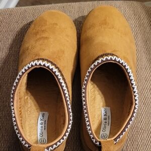Olivia & Kate Tan Women's Slippers